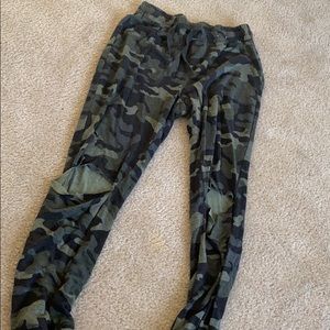 Camo distressed jogger